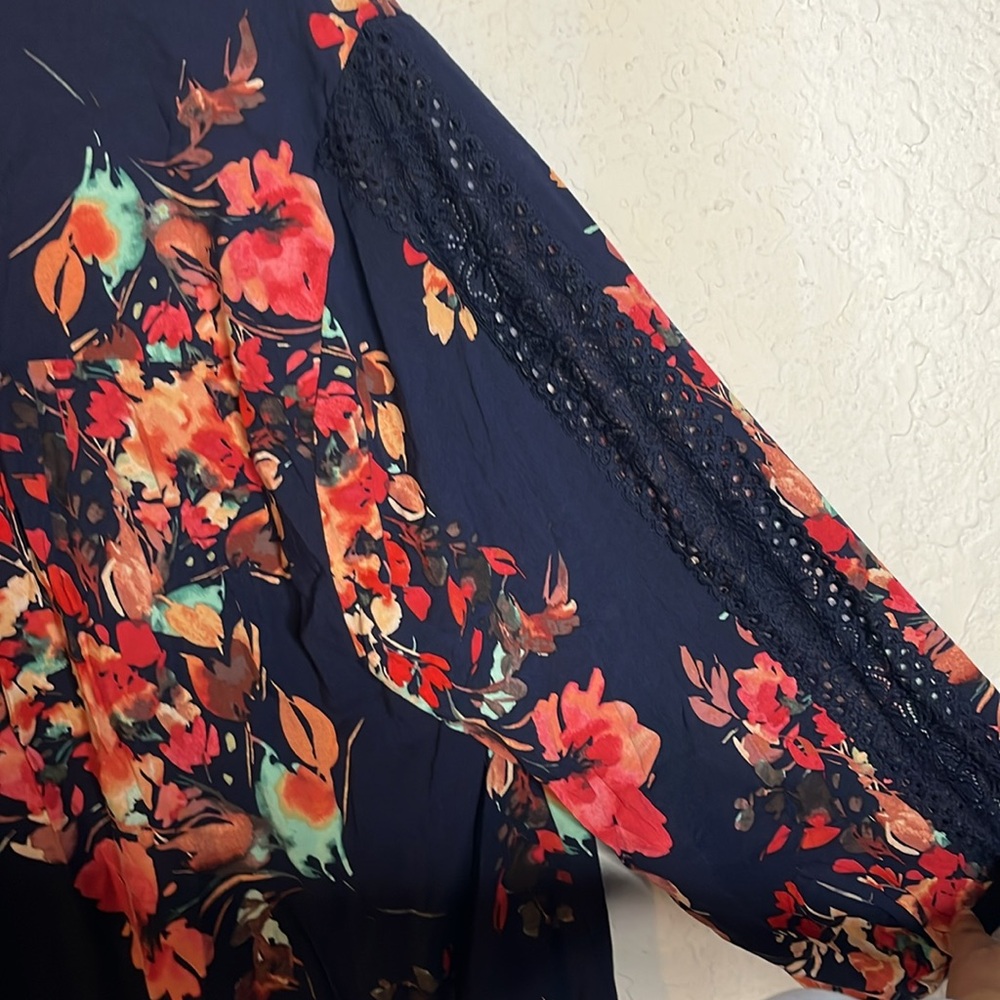 Torrid Navy Floral LS Challis Embroidered Blouse size 2X - Picture 5 of 6